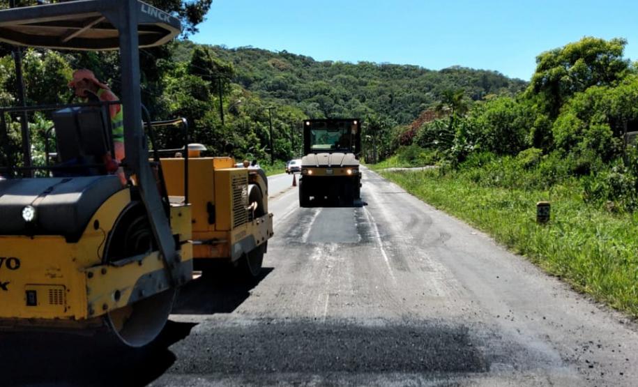 Serviços de manutenção corretiva nos pontos com trincas, buracos e ondulações.