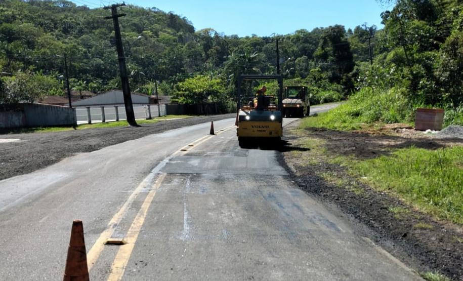Serviços de manutenção corretiva nos pontos com trincas, buracos e ondulações.