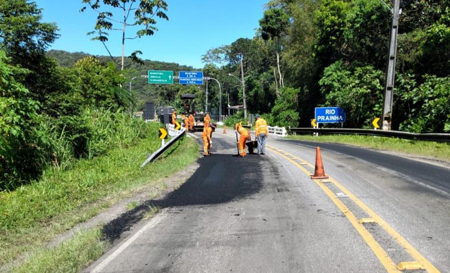 Serviços de manutenção corretiva nos pontos com trincas, buracos e ondulações.