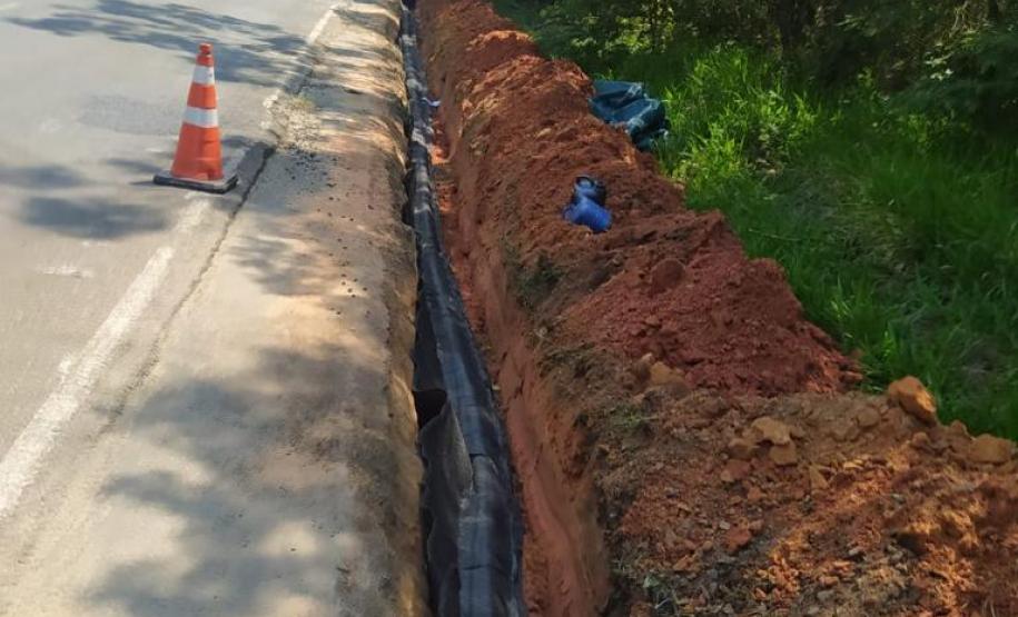 Serviços de drenagem na PR-151