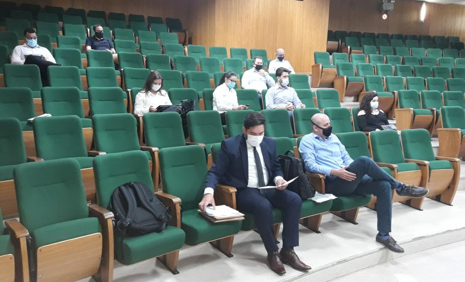 Sessão de abertura de envelopes com documentos de habilitação