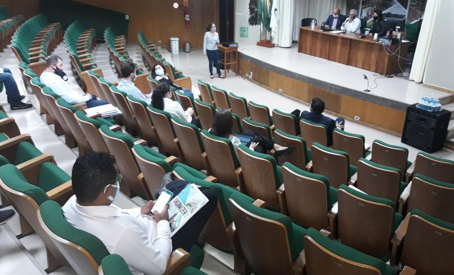 Sessão de abertura de envelopes com documentos de habilitação