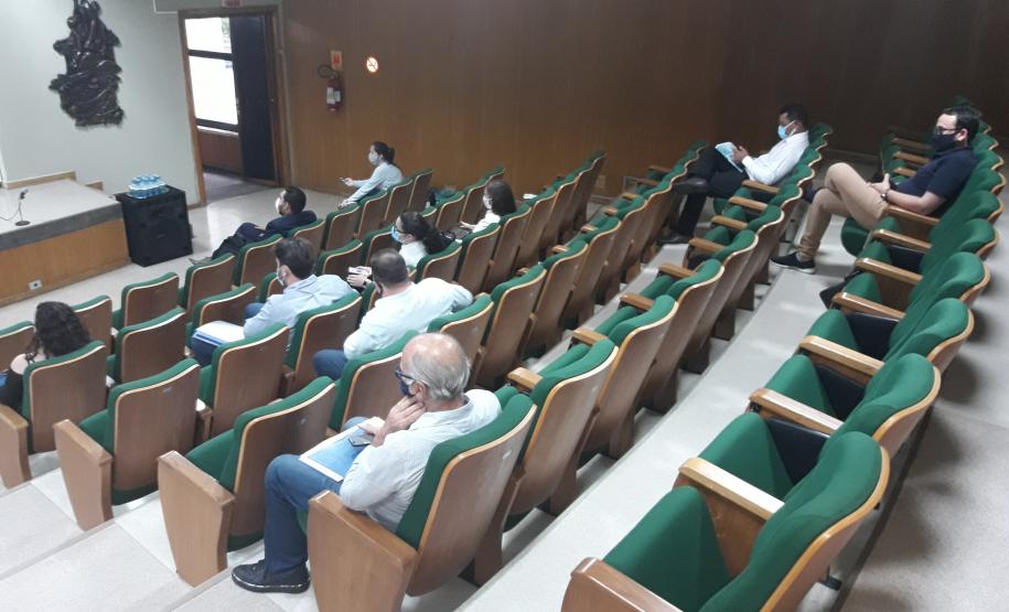 Sessão de abertura de envelopes com documentos de habilitação