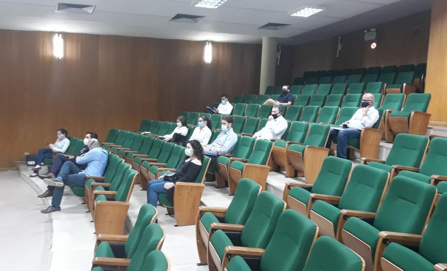 Sessão de abertura de envelopes com documentos de habilitação