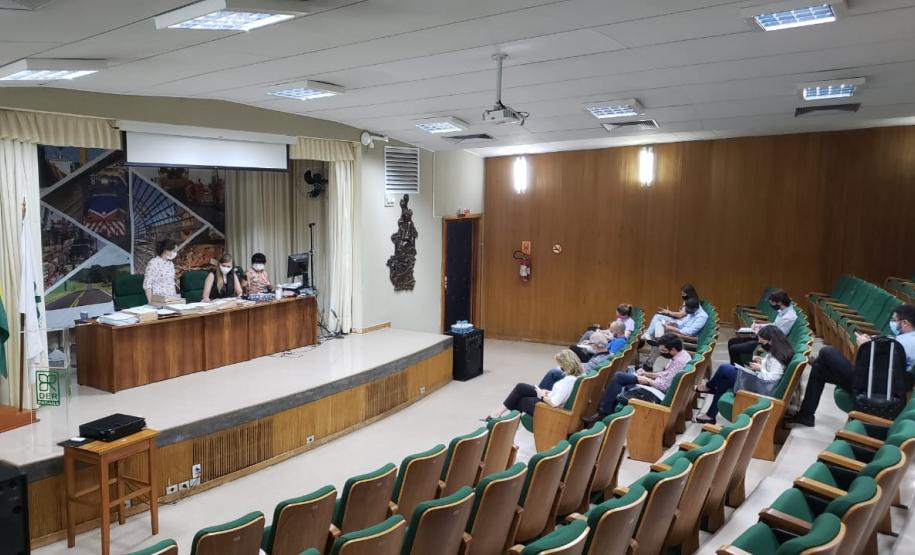 Sessão de abertura de envelopes