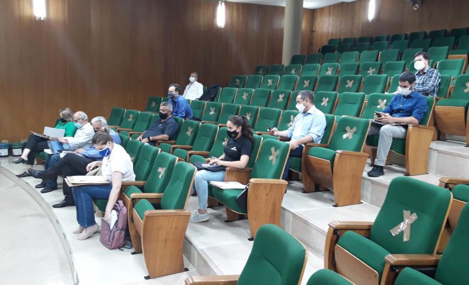 Sessão de abertura das propostas de preço no DER