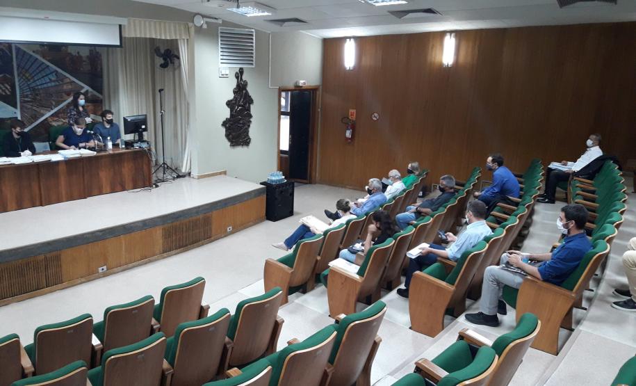 Sessão de abertura das propostas de preço no DER