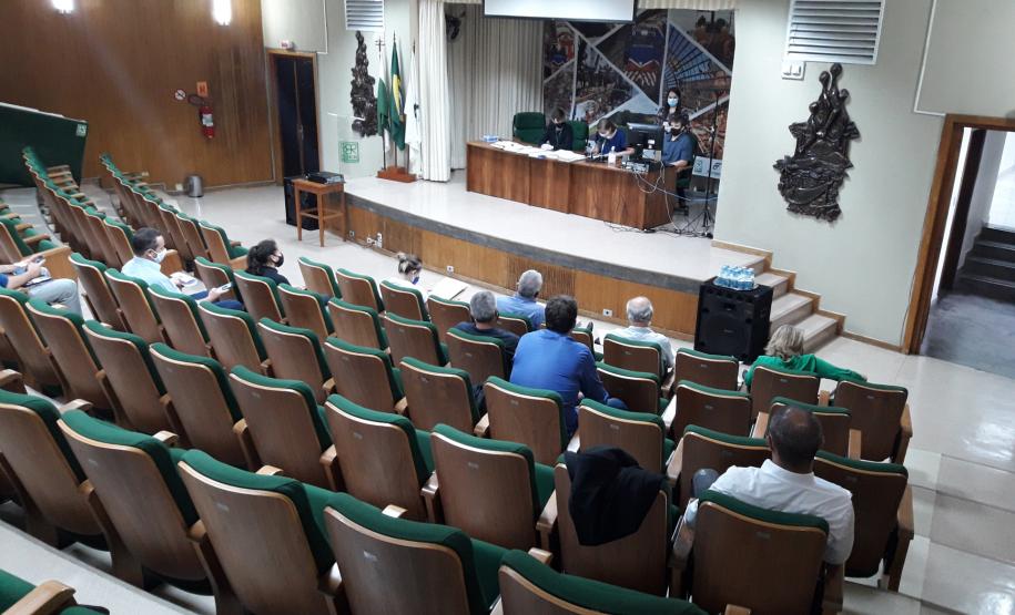 Sessão de abertura das propostas de preço no DER