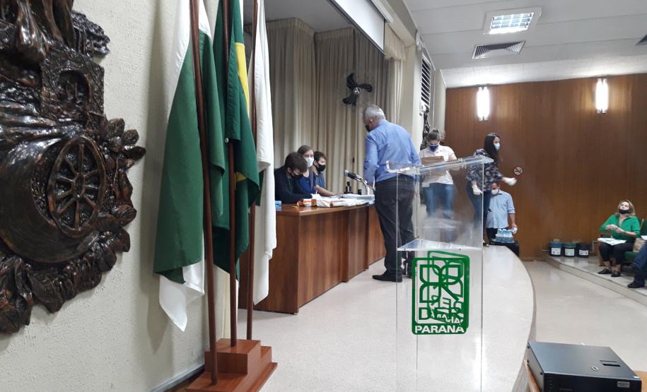 Sessão de abertura das propostas de preço no DER