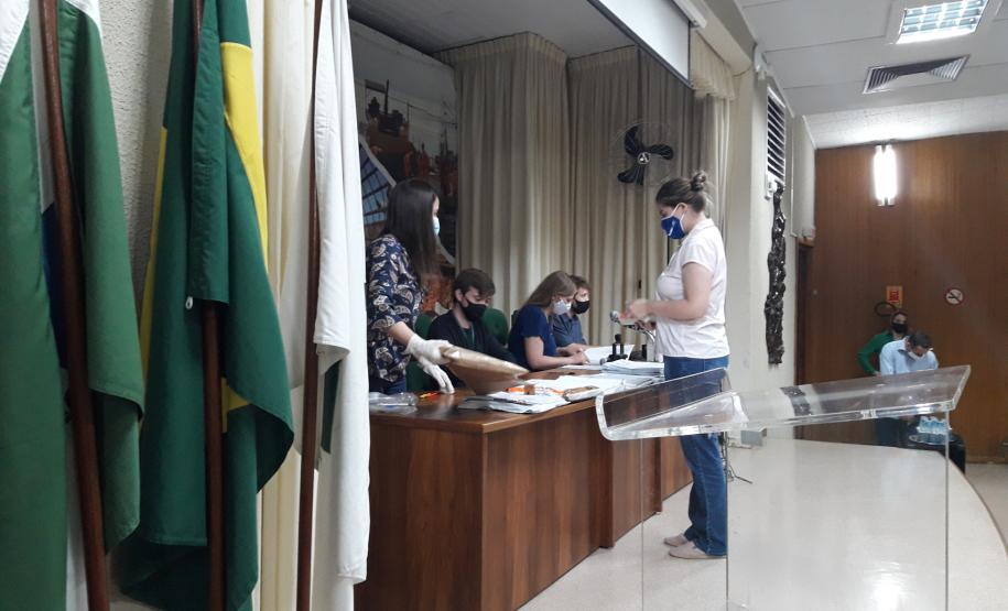 Sessão de abertura das propostas de preço no DER