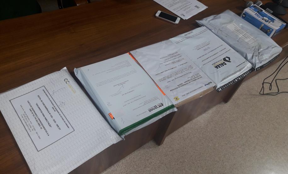 Sessão de abertura de envelopes