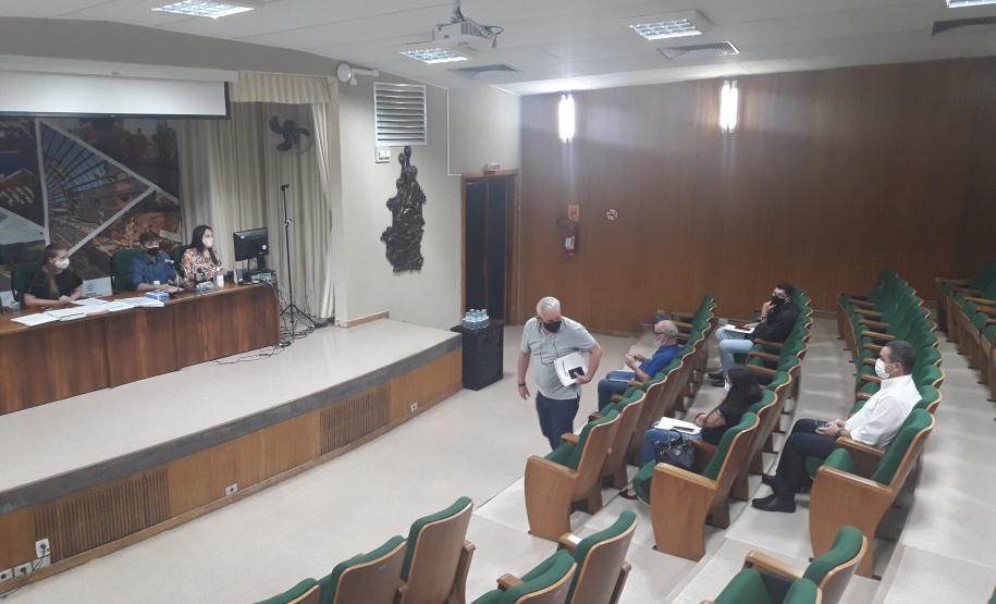 Sessão de abertura de envelopes