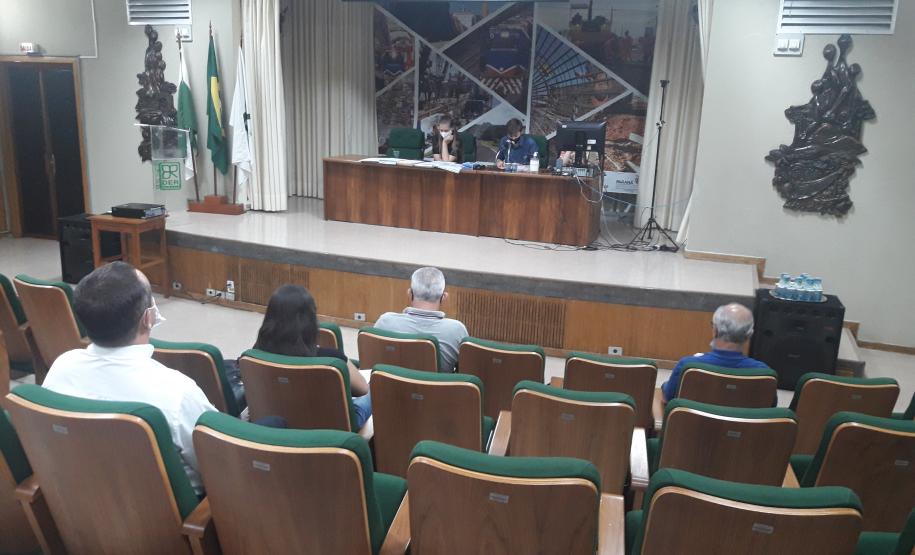 Sessão de abertura de envelopes