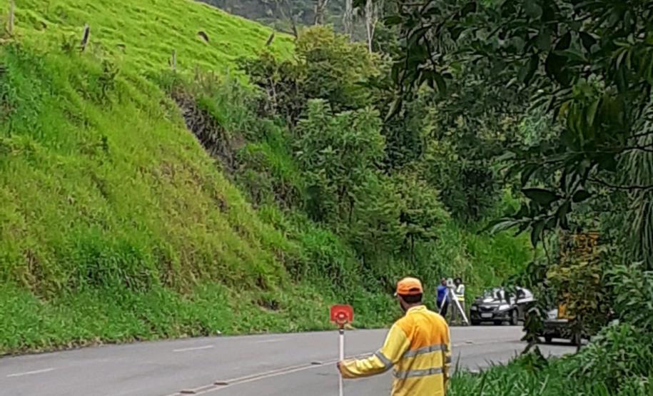 Serviços iniciais na PR-562, para adequação da rodovia e execução de terceiras faixas