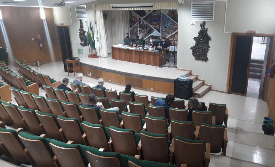 Abertura de envelopes no auditório do DER/PR