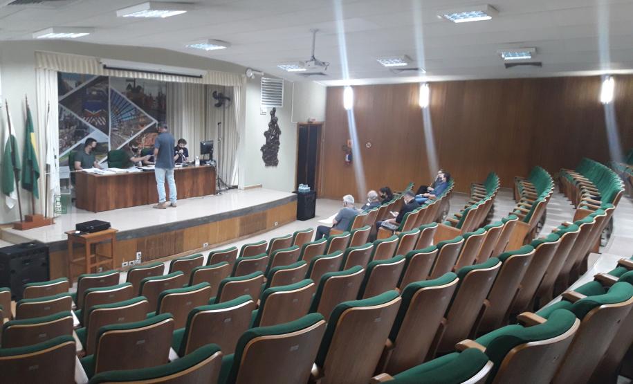 Abertura de envelopes no auditório do DER/PR