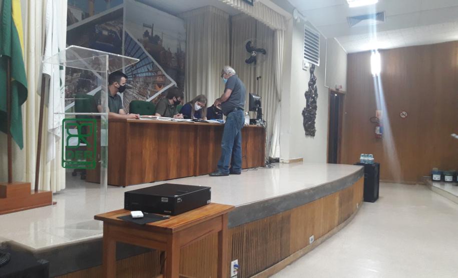 Abertura de envelopes no auditório do DER/PR