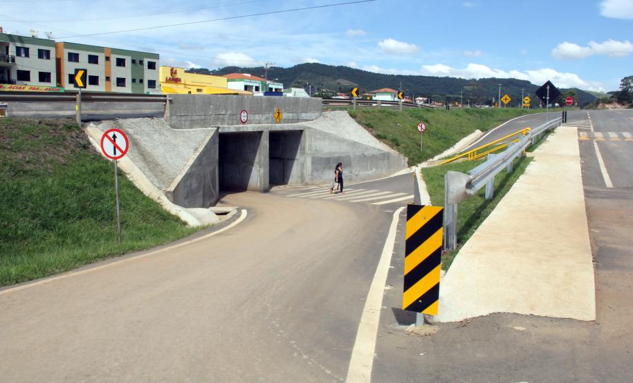 Exemplos de sinalização em rodovias paranaenses