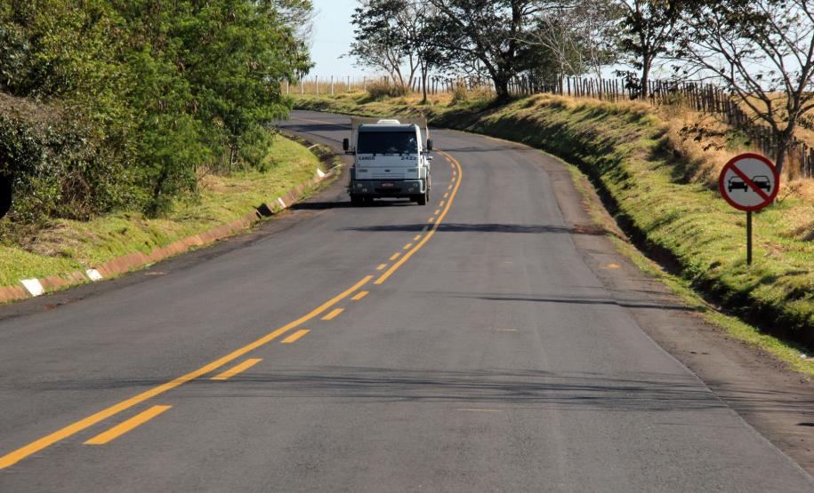 Exemplos de sinalização em rodovias paranaenses