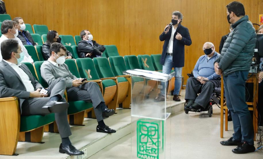 Lances foram acompanhados no auditório do DER