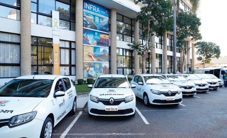 Entrega de carros para fiscalização do transporte de passageiros