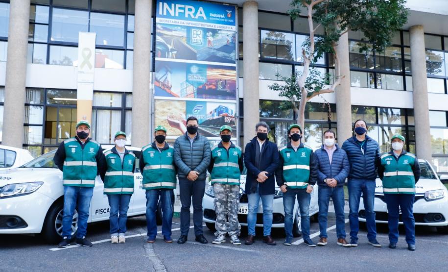 Entrega de carros para fiscalização do transporte de passageiros