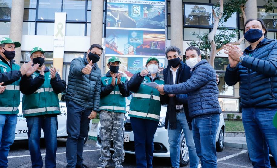 Entrega de carros para fiscalização do transporte de passageiros
