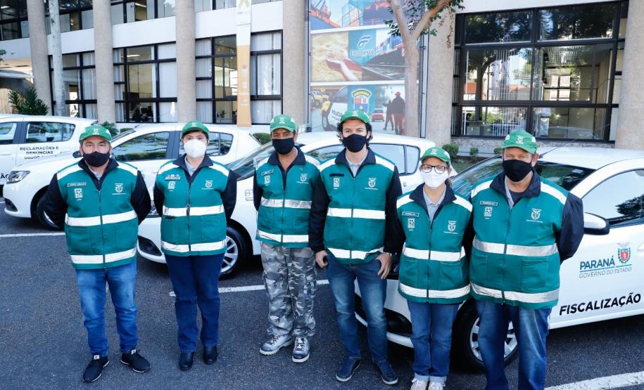 Entrega de carros para fiscalização do transporte de passageiros