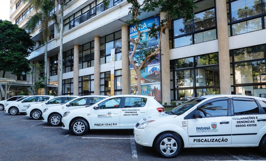 Entrega de carros para fiscalização do transporte de passageiros