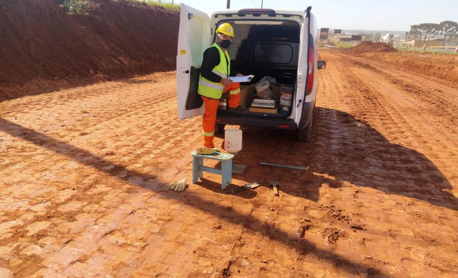 Implantação de marginais na BR-277