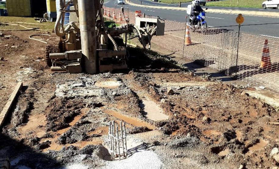 Duplicação do viaduto no entroncamento da PRC-466 com BR-277