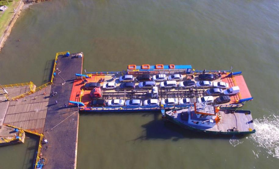 Travessia da Baía de Guaratuba ganha nova balsa e novo rebocador