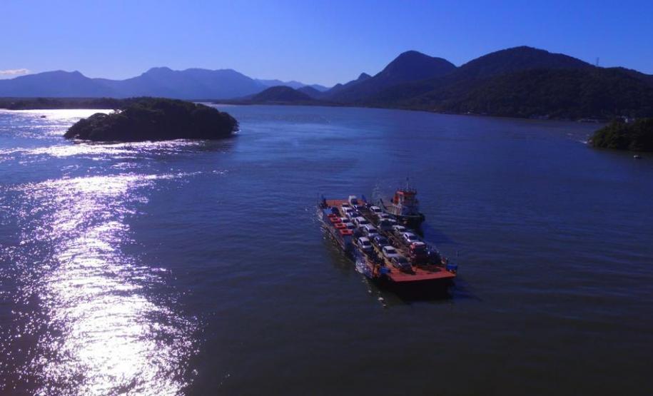 Travessia da Baía de Guaratuba ganha nova balsa e novo rebocador
