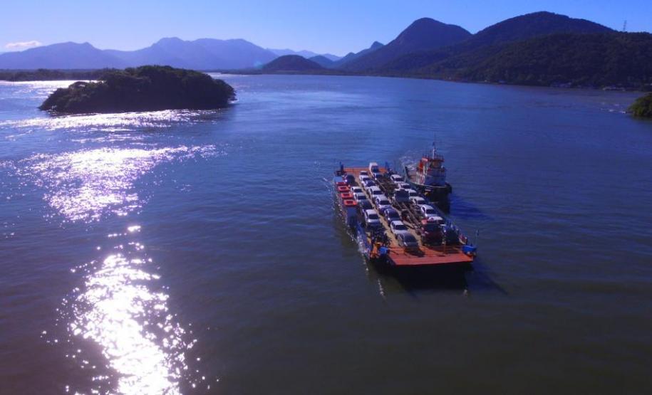 Travessia da Baía de Guaratuba ganha nova balsa e novo rebocador