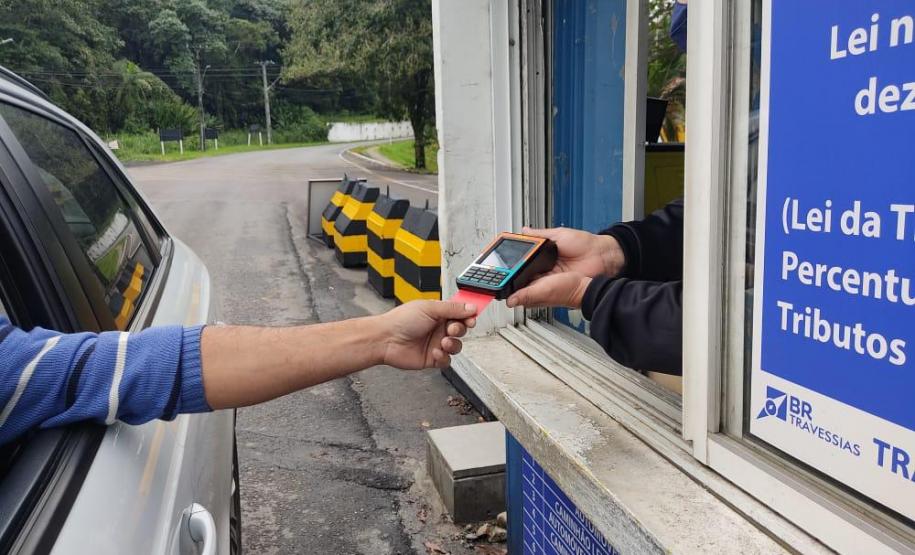 Pagamento com cartão na bilheteria do ferry-boat