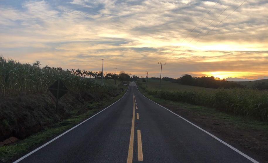 Trecho da PR-474 em Anahy, após serviços de conservação
