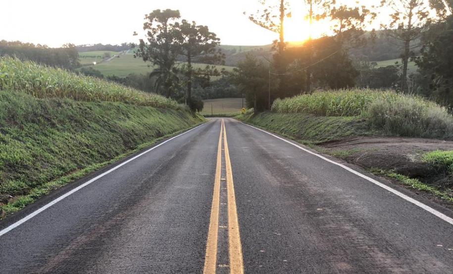 Trecho da PR-474 em Anahy, após serviços de conservação