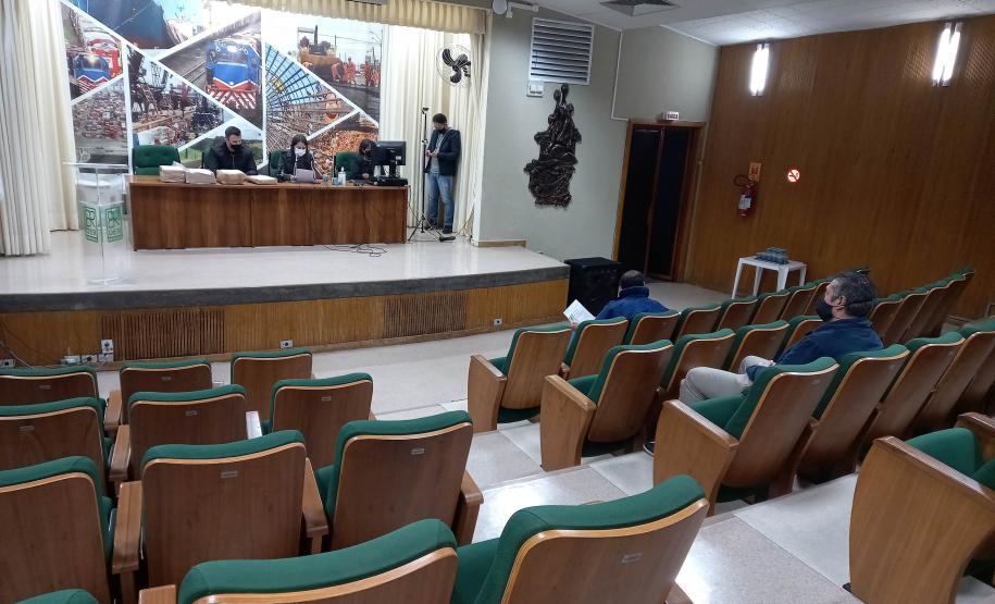 Sessão de abertura de envelopes com propostas técnicas