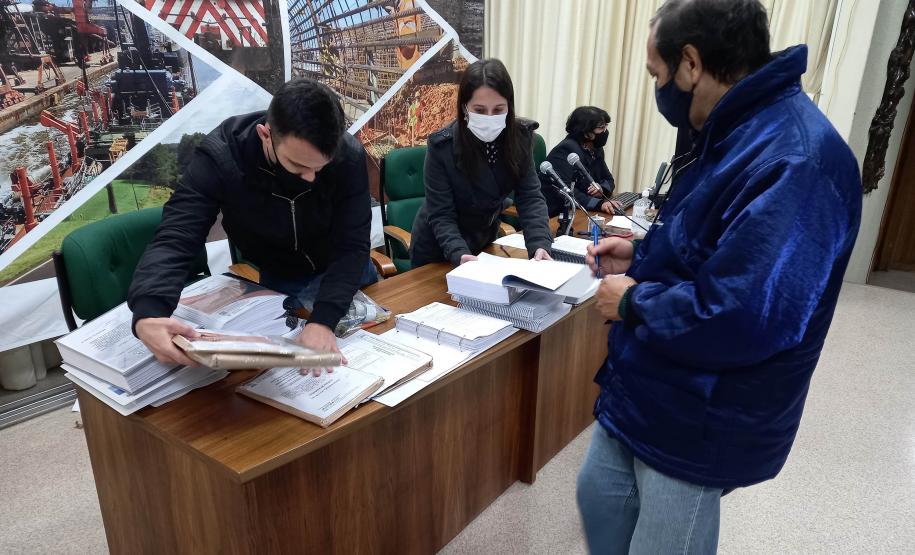 Sessão de abertura de envelopes com propostas técnicas