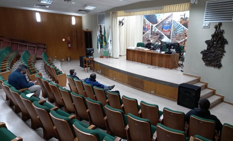 Sessão de abertura de envelopes com propostas técnicas