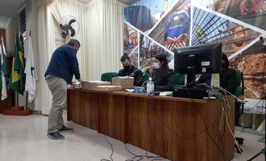 Sessão de abertura de envelopes com propostas técnicas