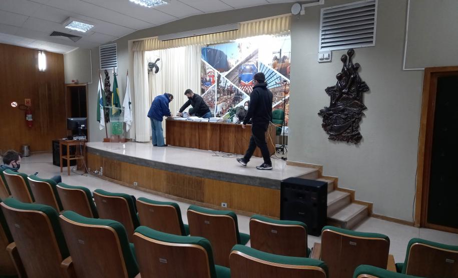 Sessão de abertura de envelopes com propostas técnicas