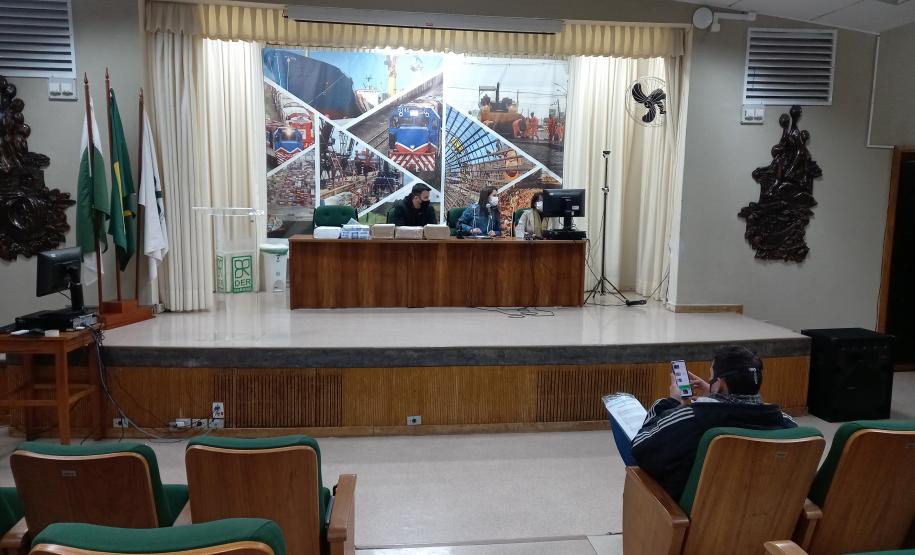 Sessão de abertura de envelopes com propostas técnicas