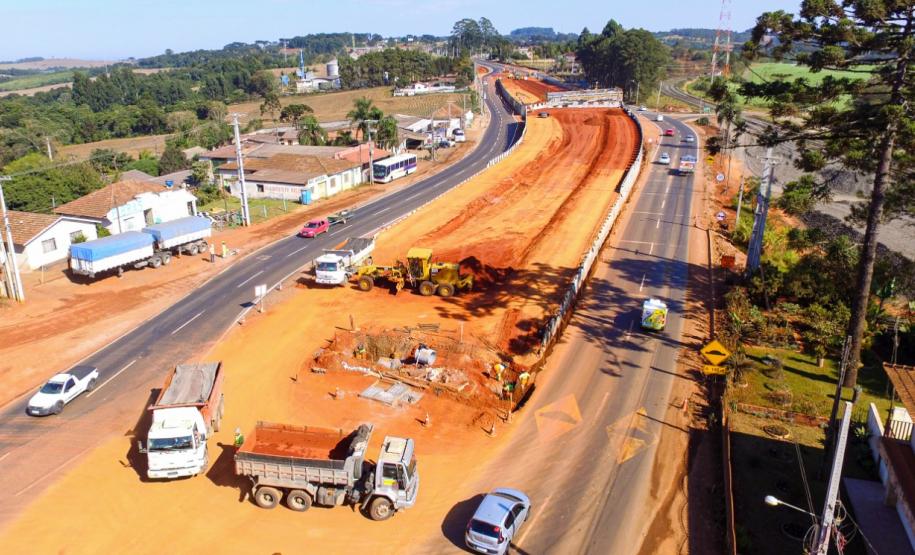 Viaduto na Avenida Souza Naves em Ponta Grossa