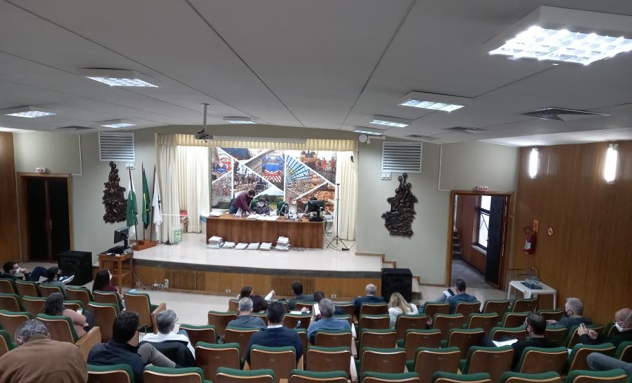 Sessão de abertura de envelopes