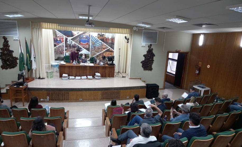 Sessão de abertura de envelopes