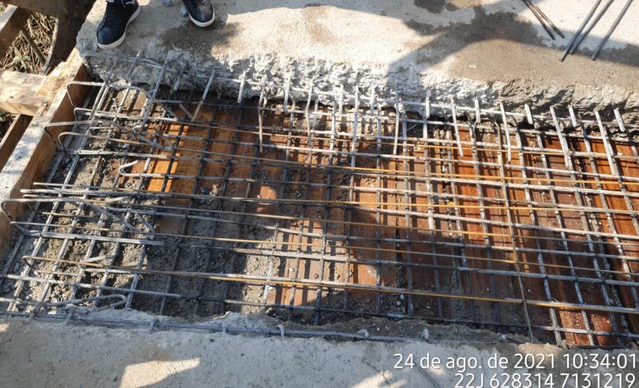 Armadura no local danificado