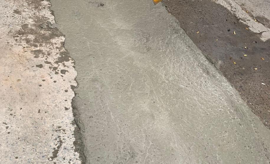 Concreto novo no local danificado