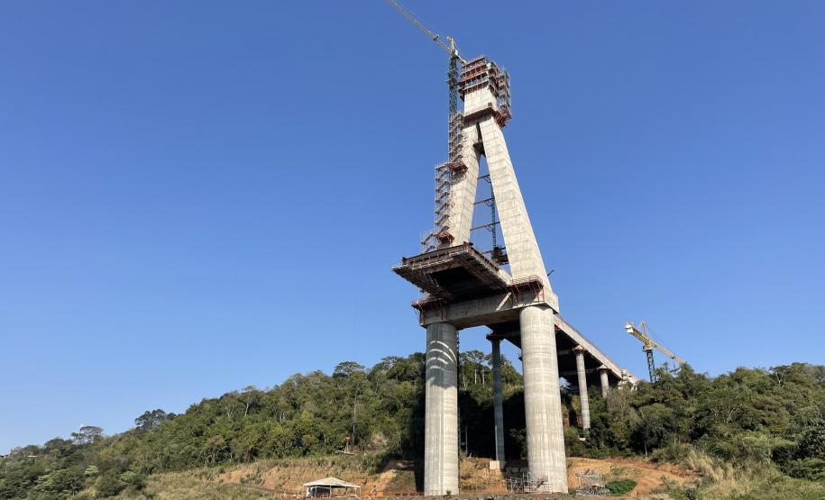 Ponte na margem paraguaia