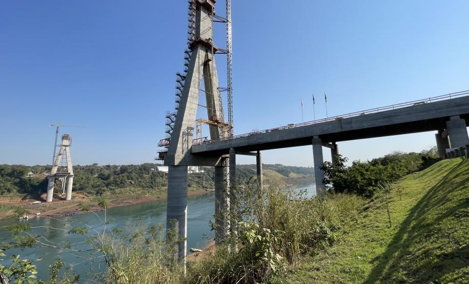 Ponte vista do Marco das 3 Fronteiras